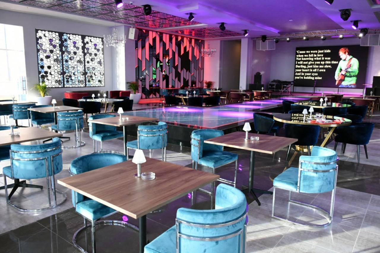Pickalbatros White Beach Taghazout (Adults Only) Exterior foto The interior of the nightclub